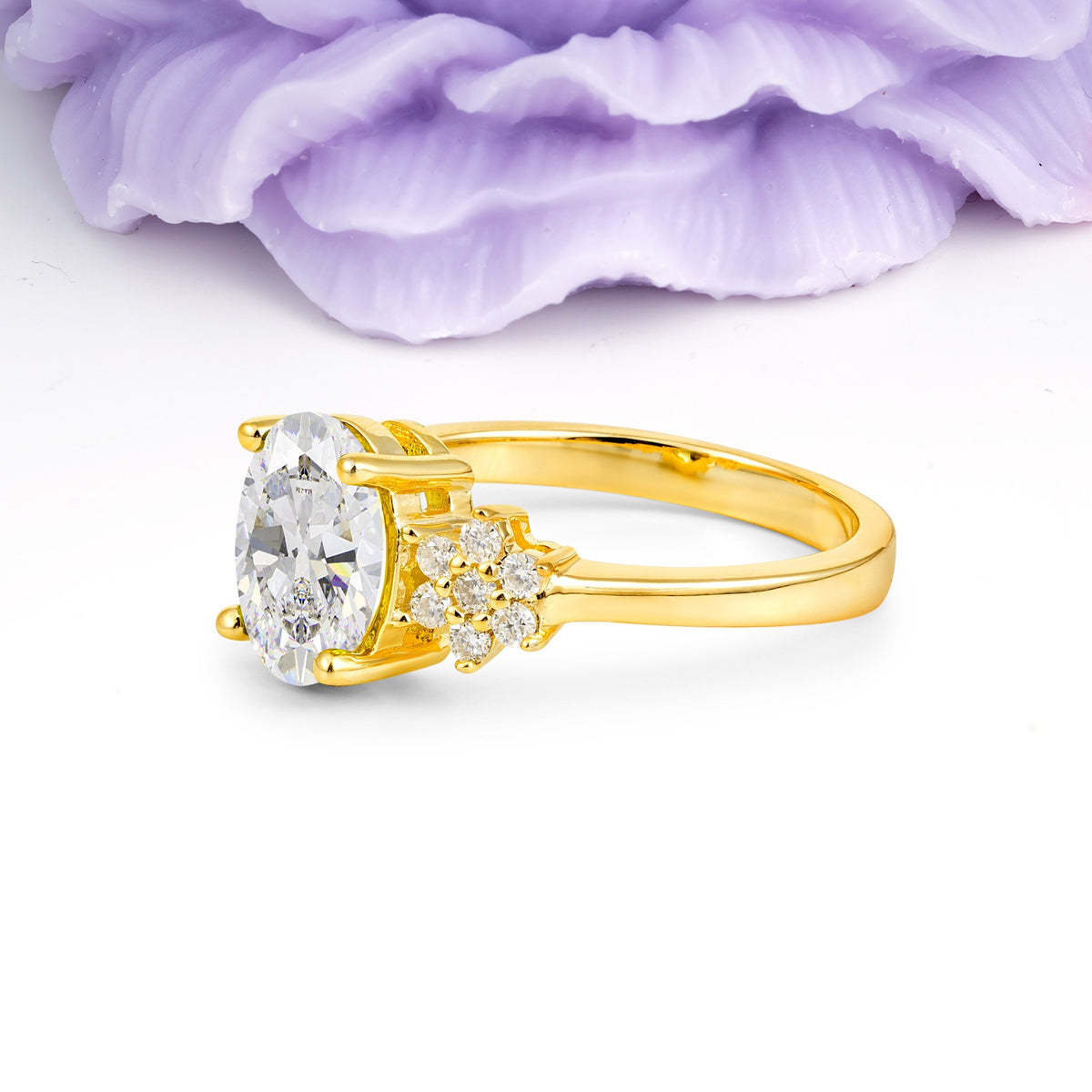 Luxurious Classic 4-Prong Oval Cut Moissanite Engagement Ring - Additional view