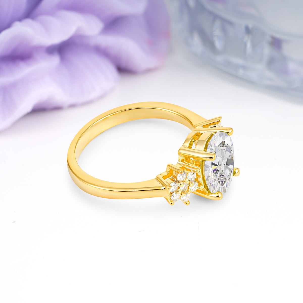 Luxurious Classic 4-Prong Oval Cut Moissanite Engagement Ring - Additional view