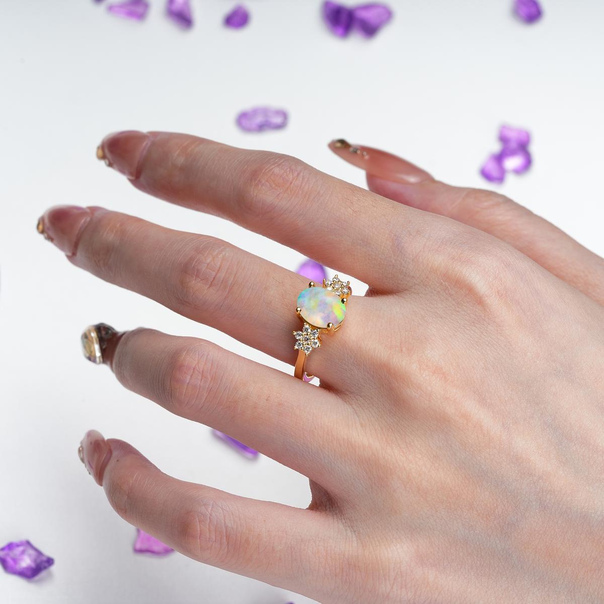 Luxurious Classic 4-Prong Oval Cut Fire Opal Engagement Ring