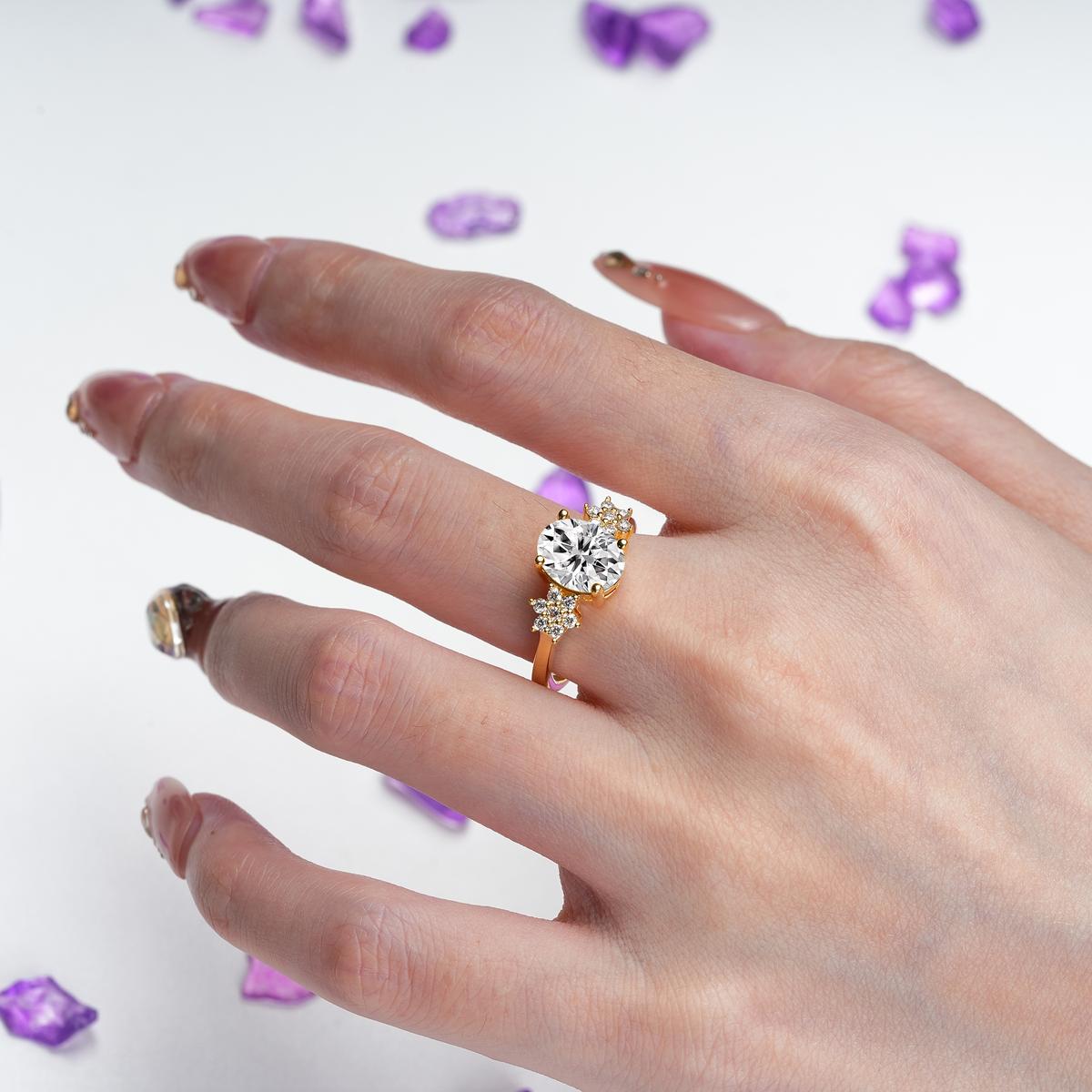 Luxurious Classic 4-Prong Oval Cut Lab Diamond Engagement Ring