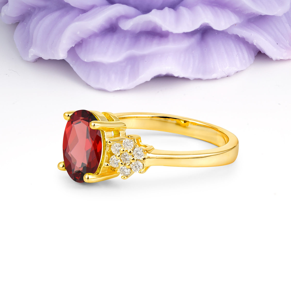 Luxurious Classic 4-Prong Oval Cut Garnet Engagement Ring - Additional view