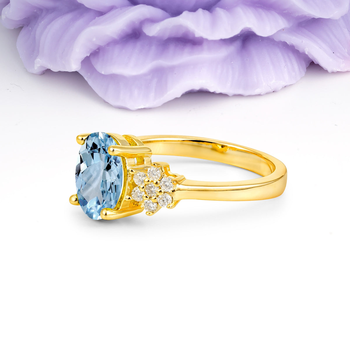 Luxurious Classic 4-Prong Oval Cut Aquamarine Engagement Ring - Additional view