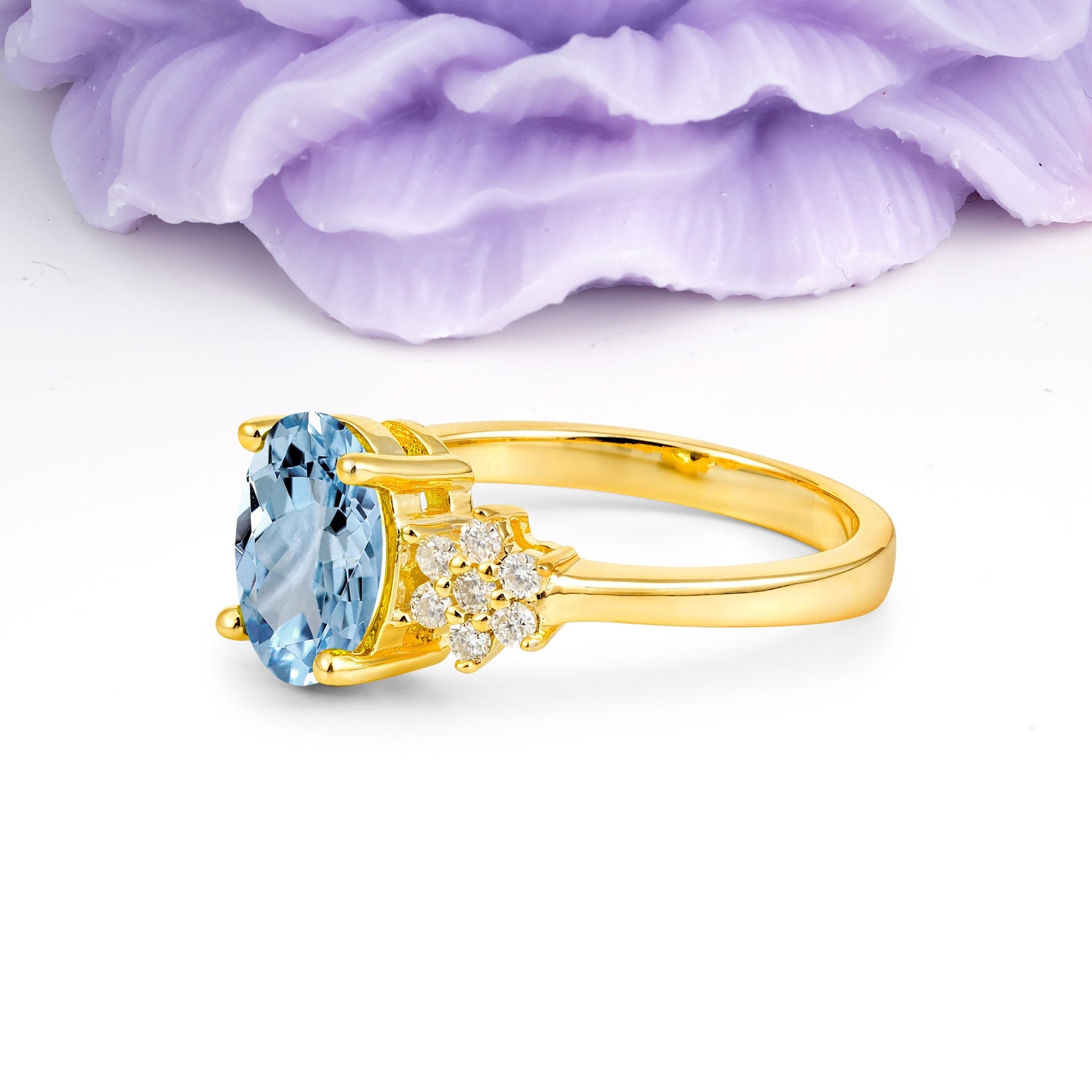 Luxurious Classic 4-Prong Oval Cut Aquamarine Engagement Ring - Additional view