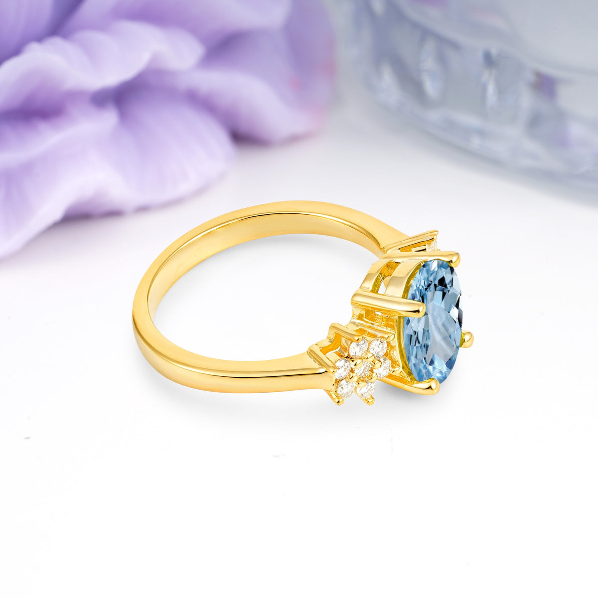 Luxurious Classic 4-Prong Oval Cut Aquamarine Engagement Ring - Additional view