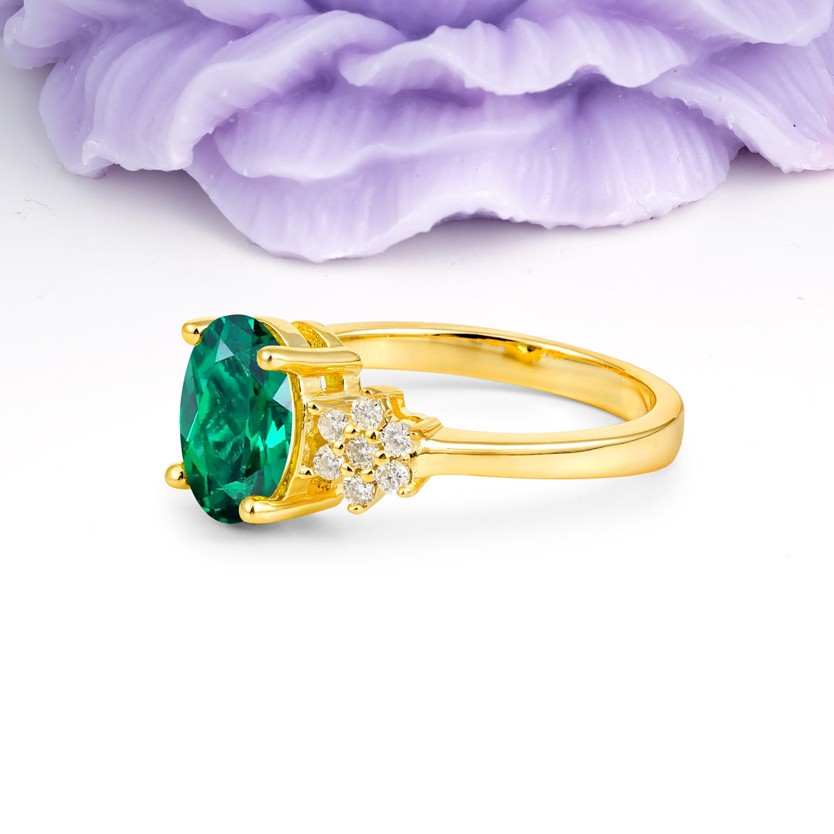 Luxurious Classic 4-Prong Oval Cut Emerald Engagement Ring - Additional view