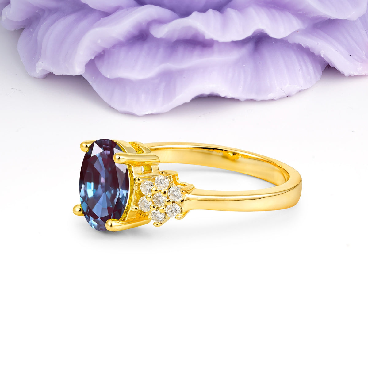 Luxurious Classic 4-Prong Oval Cut Alexandrite Engagement Ring - Additional view
