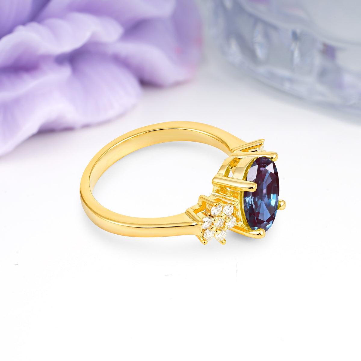 Luxurious Classic 4-Prong Oval Cut Alexandrite Engagement Ring - Additional view