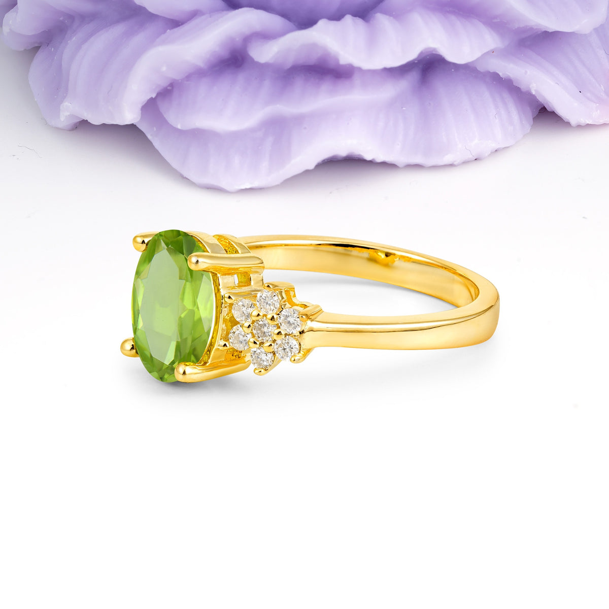 Luxurious Classic 4-Prong Oval Cut Peridot Engagement Ring - Additional view