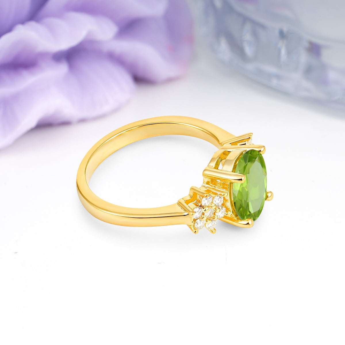 Luxurious Classic 4-Prong Oval Cut Peridot Engagement Ring - Additional view
