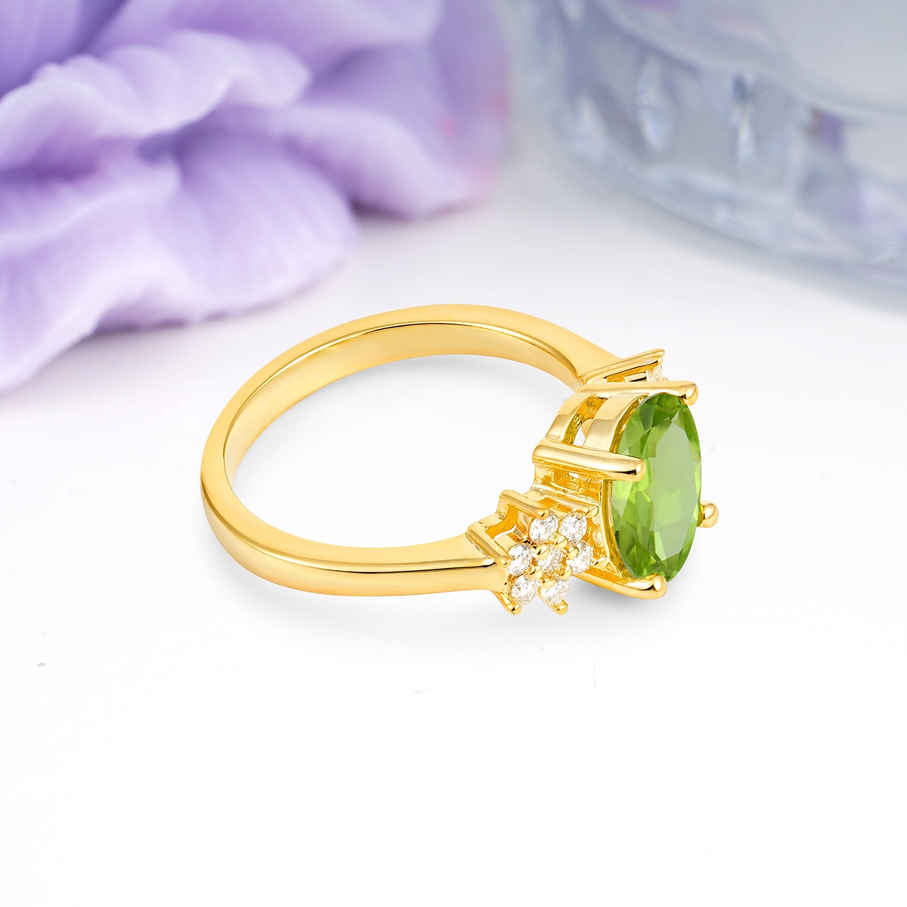 Luxurious Classic 4-Prong Oval Cut Peridot Engagement Ring - Additional view