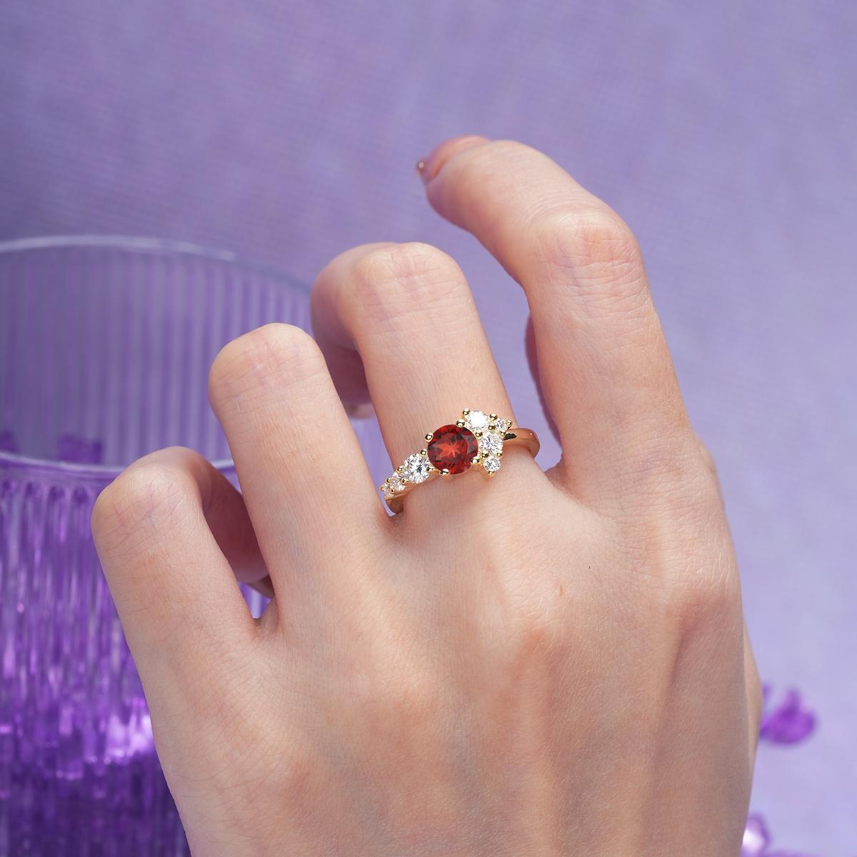 Unique and Luxurious 4-Prong Round Cut Garnet Engagement Ring