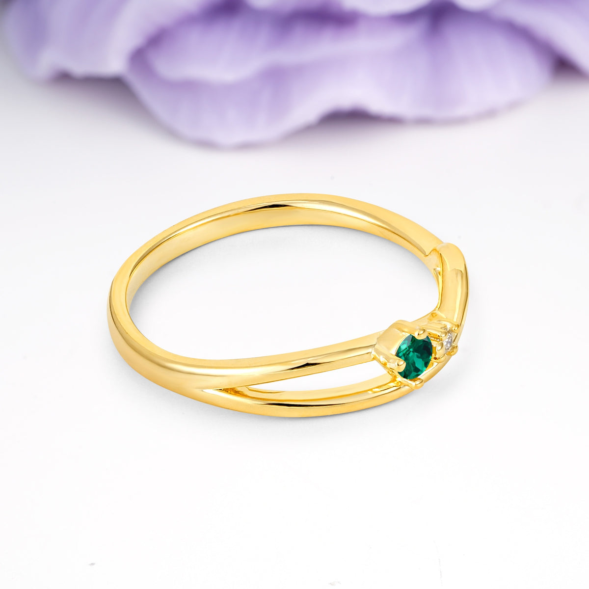 Classic Minimalist Twisted 4 Prong Round Cut Emerald Engagement Ring - Additional view