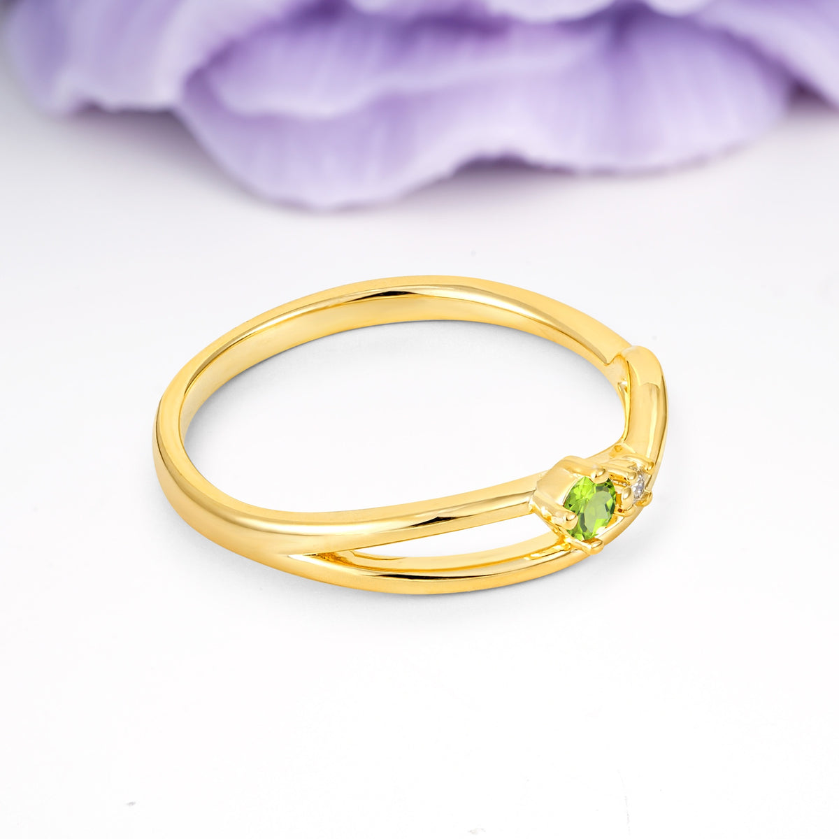 Classic Minimalist Twisted 4 Prong Round Cut Peridot Engagement Ring - Additional view