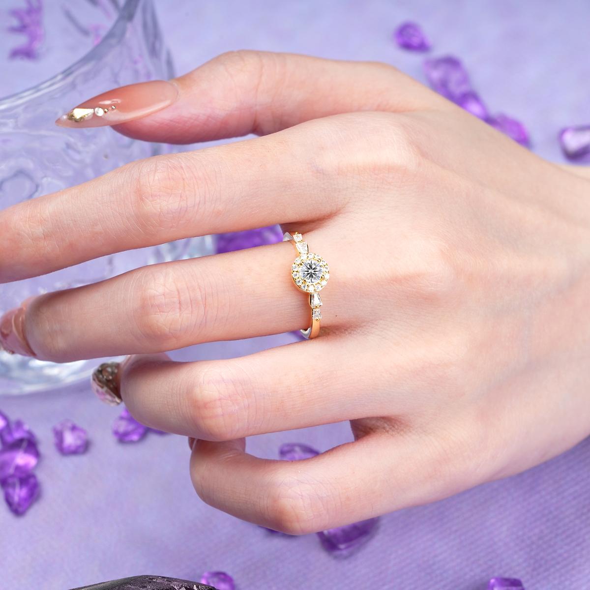Luxurious & Classic Vintage 4-Prong Round Cut Lab Diamond Engagement Ring