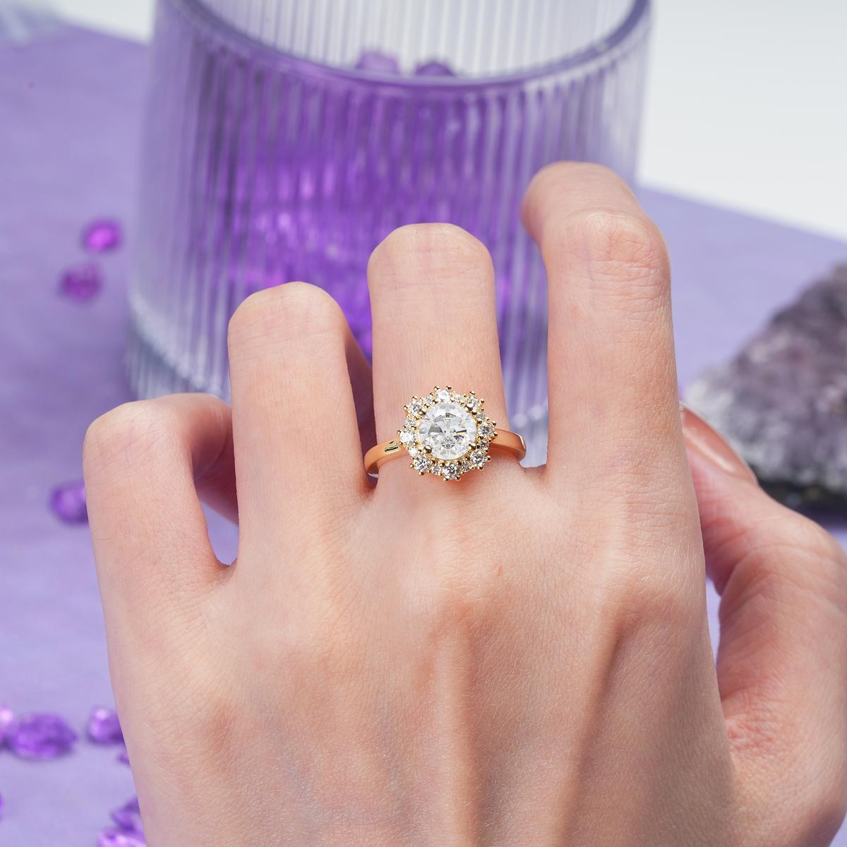 Unique Pavé-Set, Luxurious 4-Prong Round-Cut Moissanite Engagement Ring