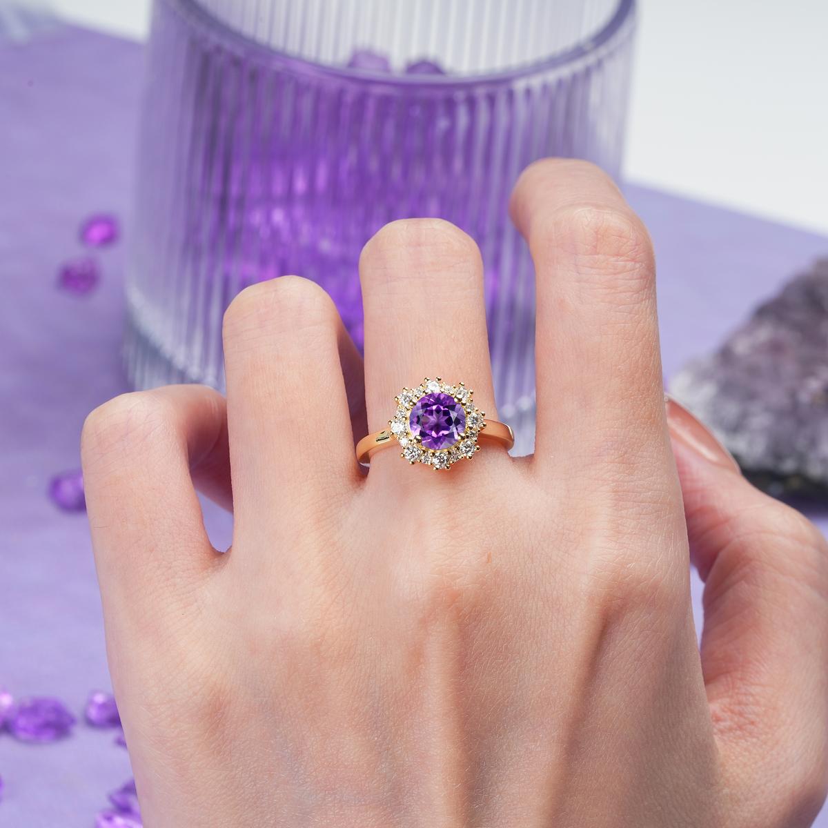 Unique Pavé-Set, Luxurious 4-Prong Round-Cut Amethyst Engagement Ring