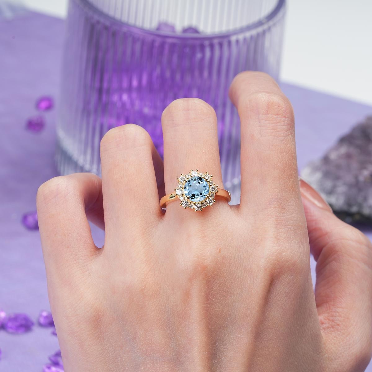 Unique Pavé-Set, Luxurious 4-Prong Round-Cut Aquamarine Engagement Ring