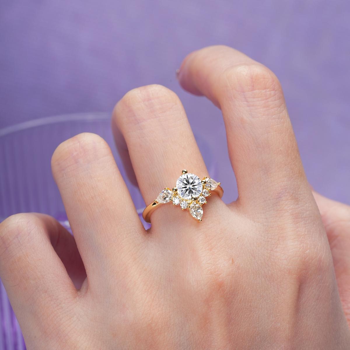 Classic Luxury Crown 4-Prong Round-Cut Lab Diamond Engagement Ring