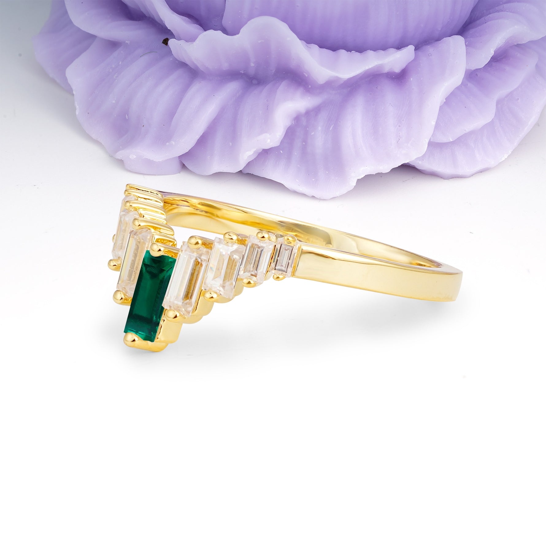 Elegant Soft Mountain Peak V Shape Graduated Emerald Cut Emerald Wedding Ring - Additional view