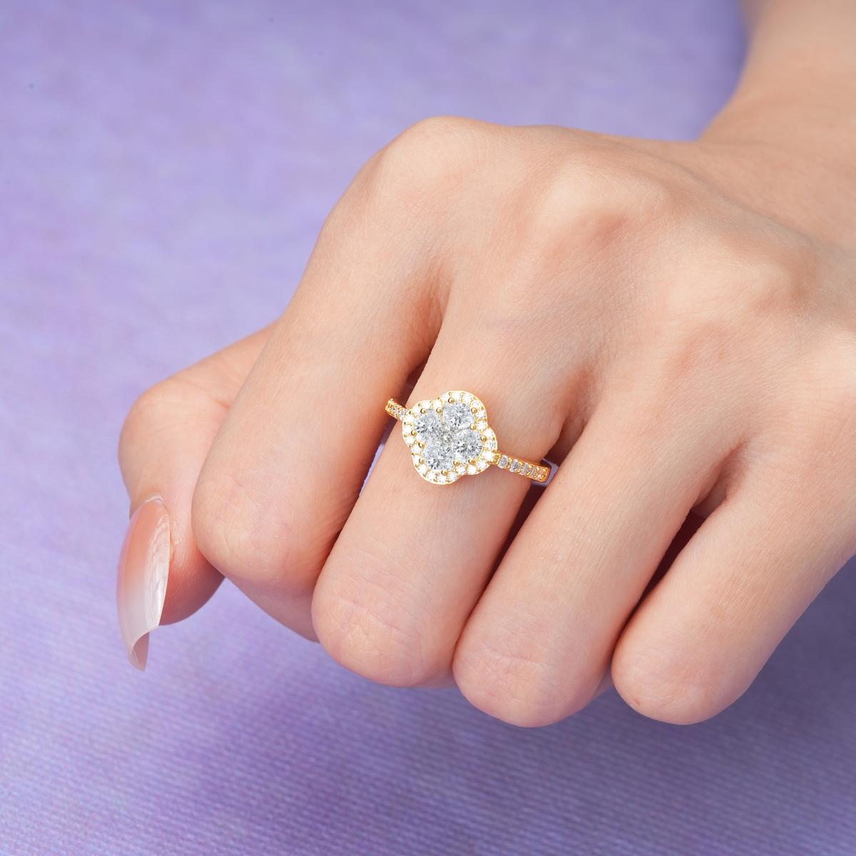 Unique Flower-Shaped 4-Prong Oval Cut Moissanite Engagement Ring