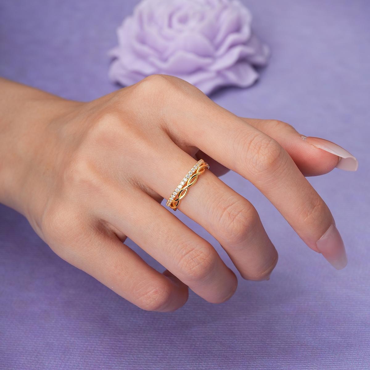Unique Crown-Twisted Round Cut Moissanite Wedding Ring