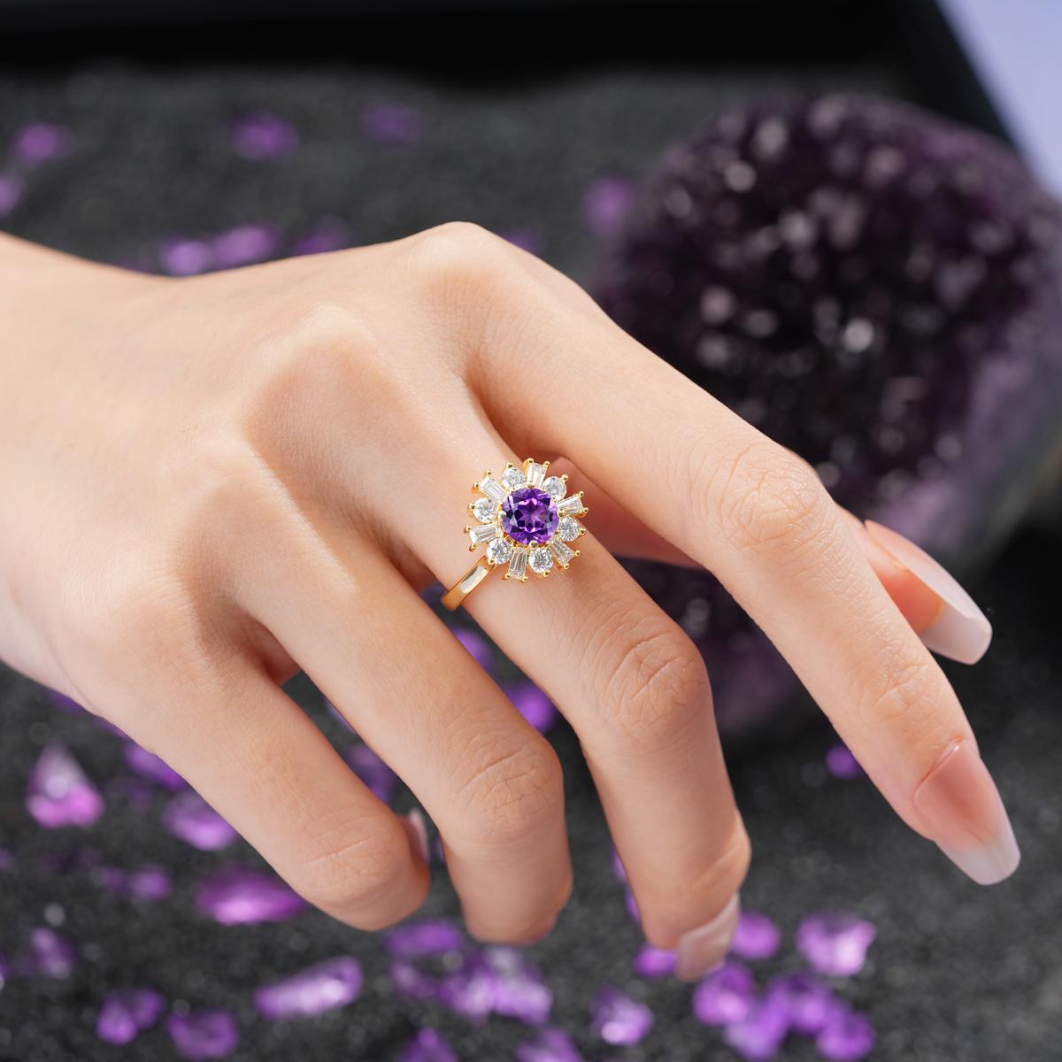 Unique Luxurious 4-Prong Round Cut Amethyst Engagement Ring