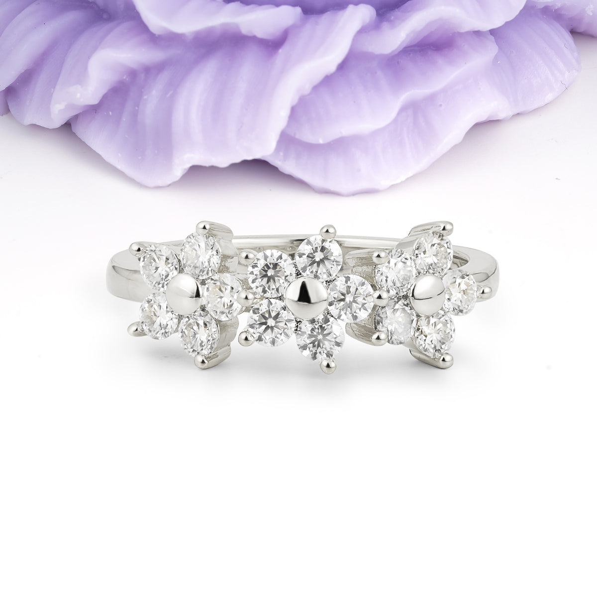 Luxurious Flower-Shaped Round-Cut Moissanite Wedding Ring - Additional view