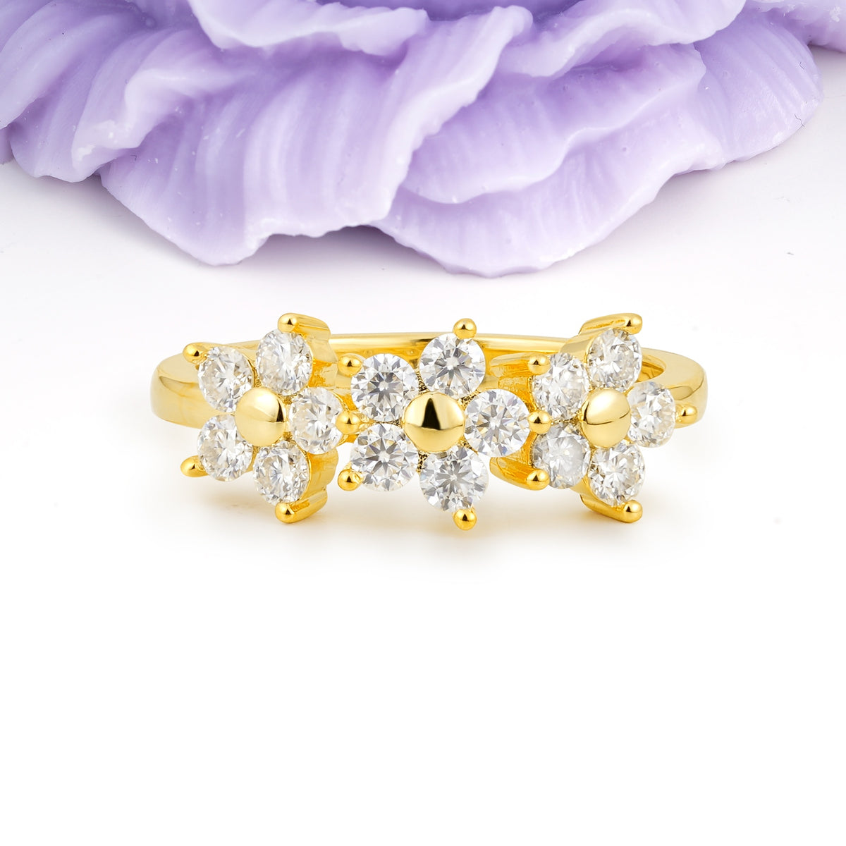 Luxurious Flower-Shaped Round-Cut Moissanite Wedding Ring - Additional view