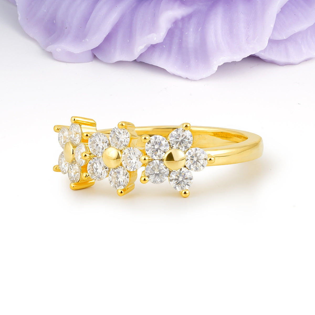 Luxurious Flower-Shaped Round-Cut Moissanite Wedding Ring - Additional view