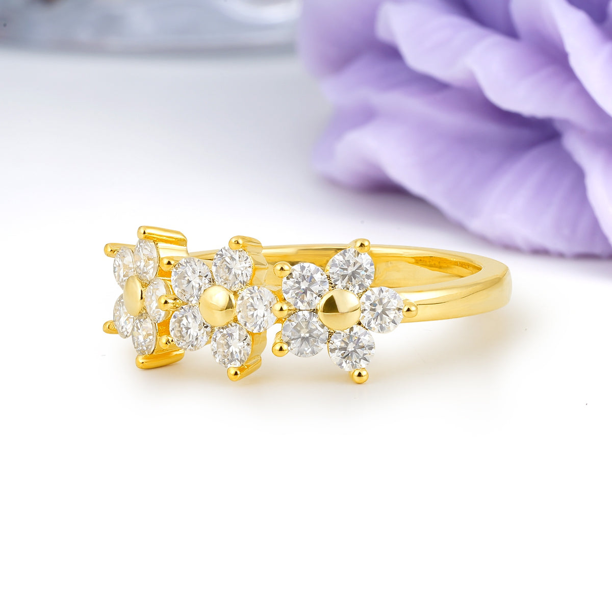 Luxurious Flower-Shaped Round-Cut Moissanite Wedding Ring - Additional view