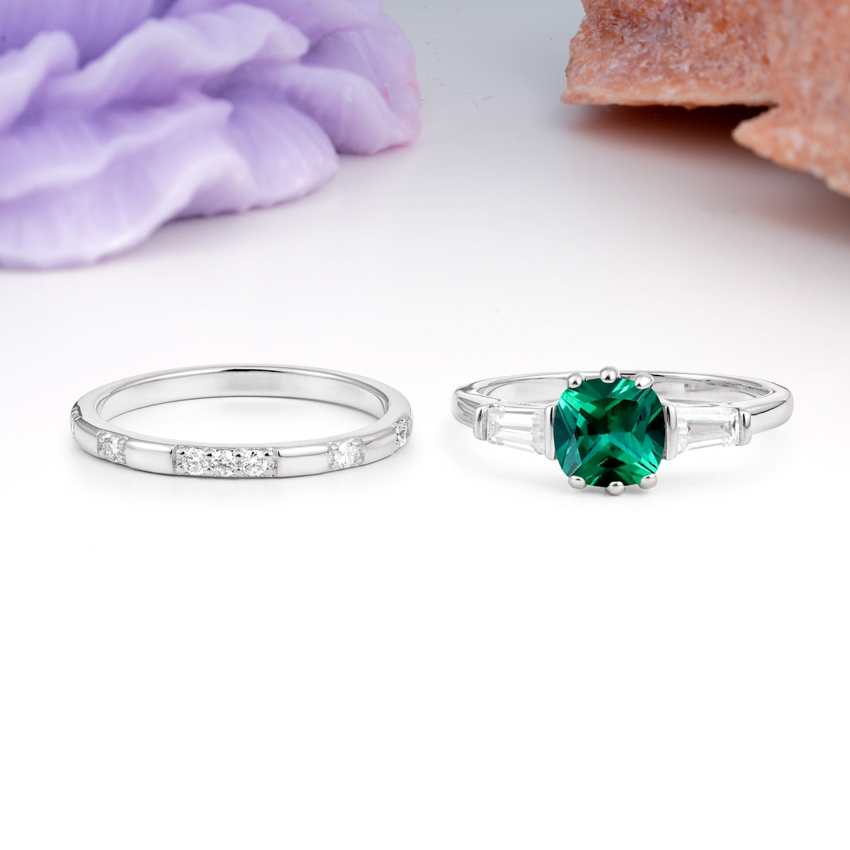 Luxurious & Minimalist 6-Prong Princess-Cut Emerald Bridal Ring Set - Additional view