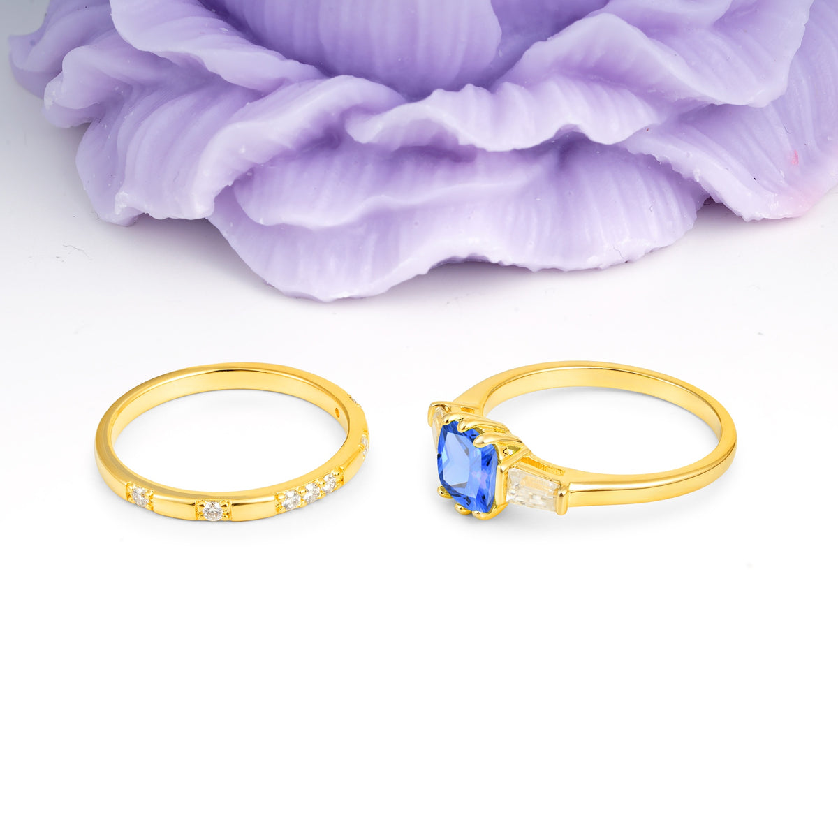Luxurious & Minimalist 6-Prong Princess-Cut Sapphire Bridal Ring Set - Additional view