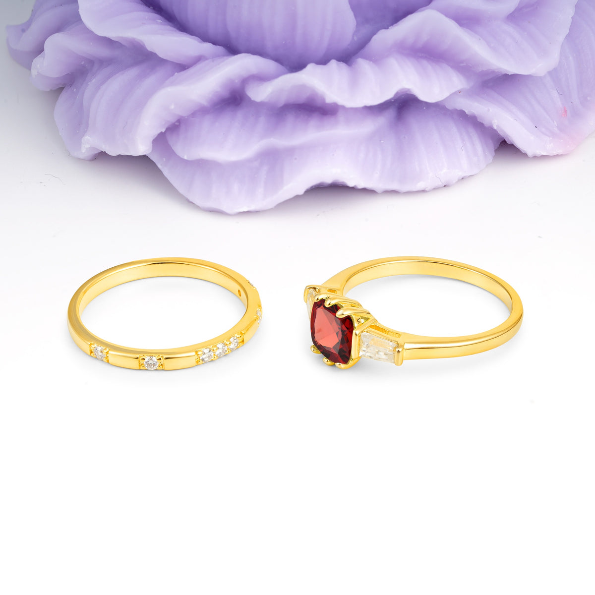 Luxurious & Minimalist 6-Prong Princess-Cut Garnet Bridal Ring Set - Additional view