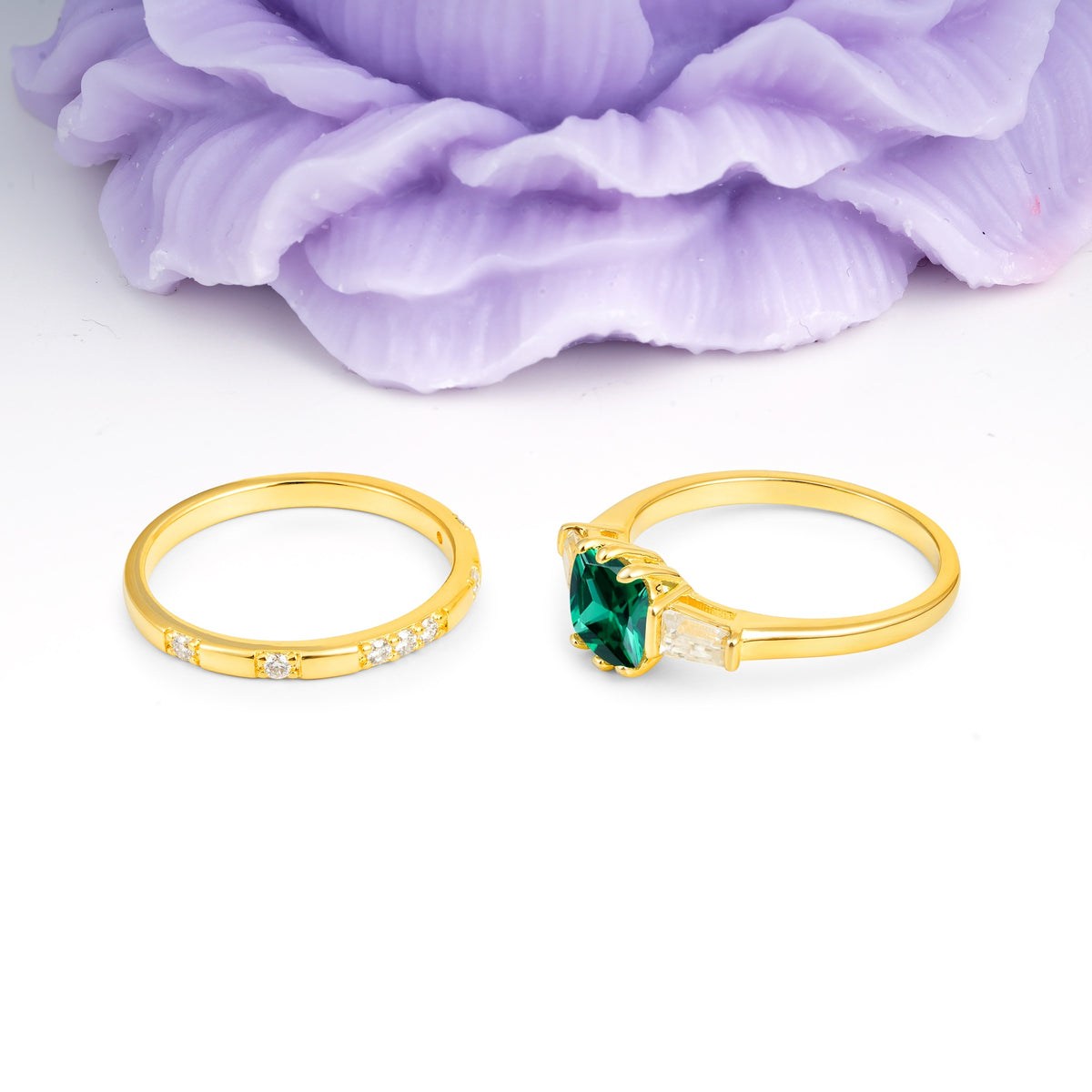 Luxurious & Minimalist 6-Prong Princess-Cut Emerald Bridal Ring Set - Additional view