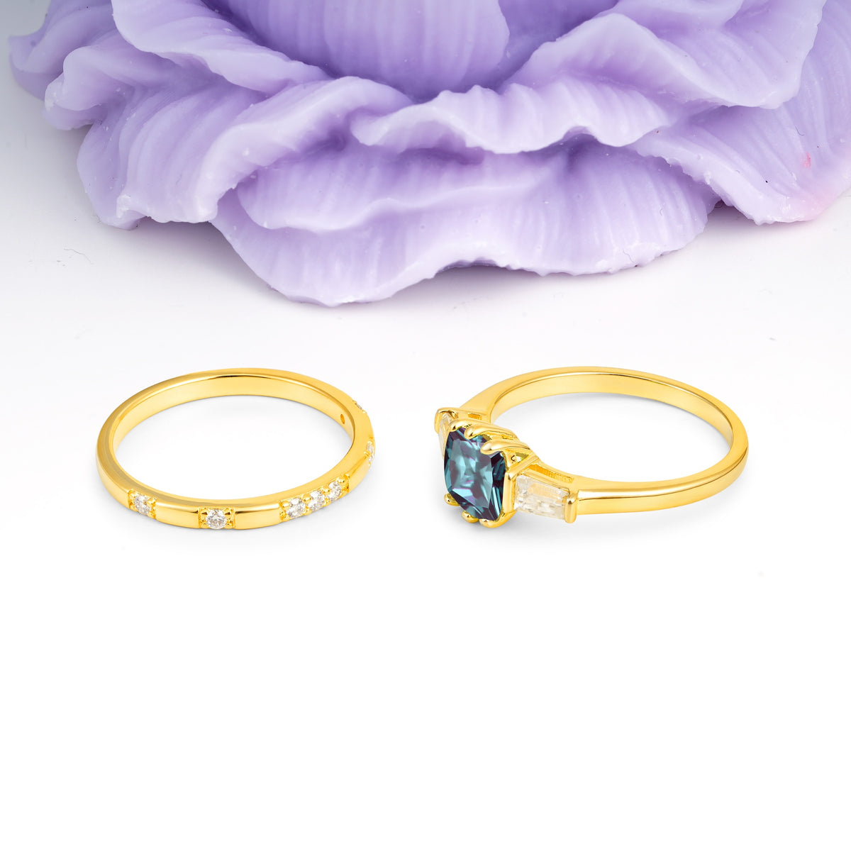 Luxurious & Minimalist 6-Prong Princess-Cut Alexandrite Bridal Ring Set - Additional view