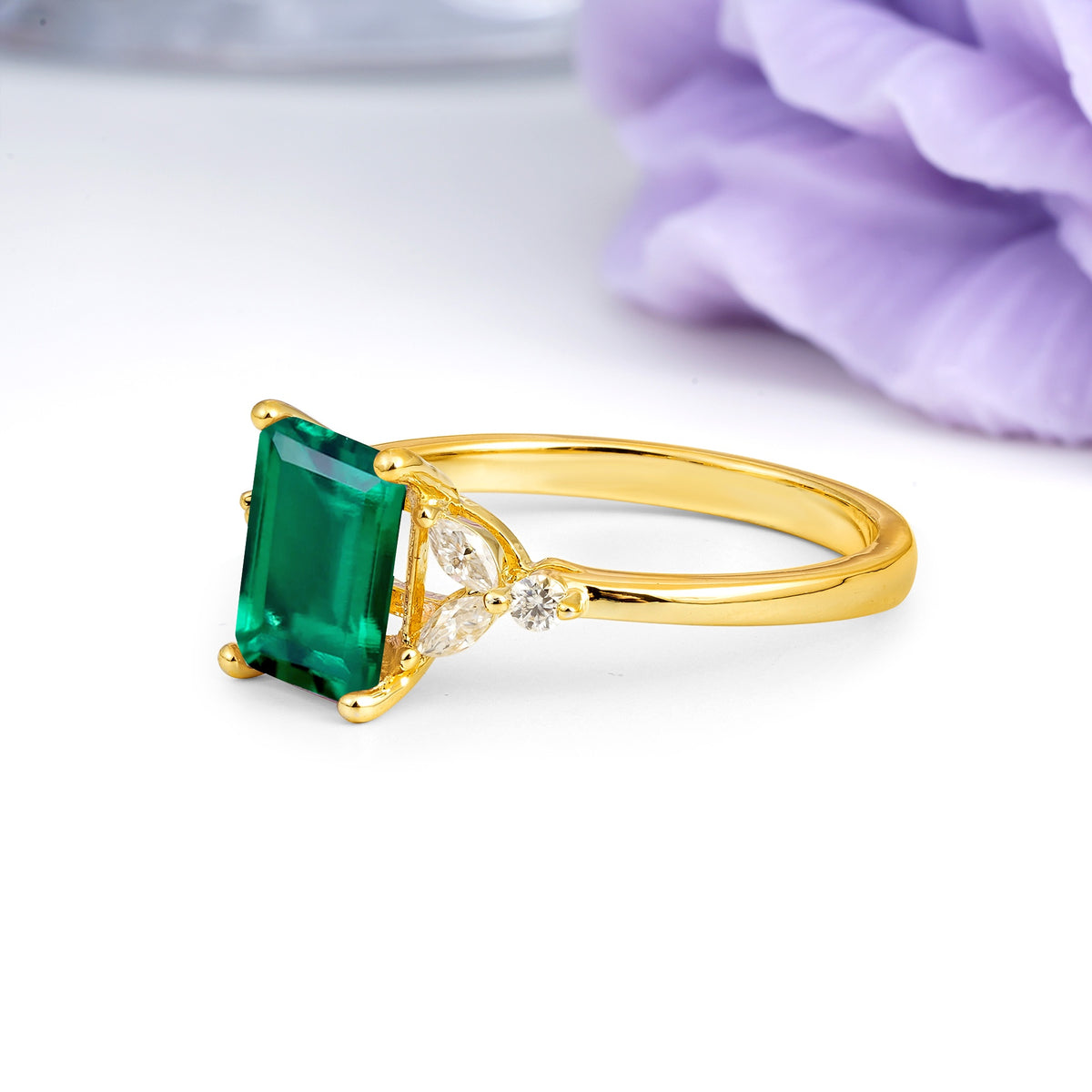 Vintage Classic 4-Prong Emerald Cut Emerald Engagement Ring - Additional view