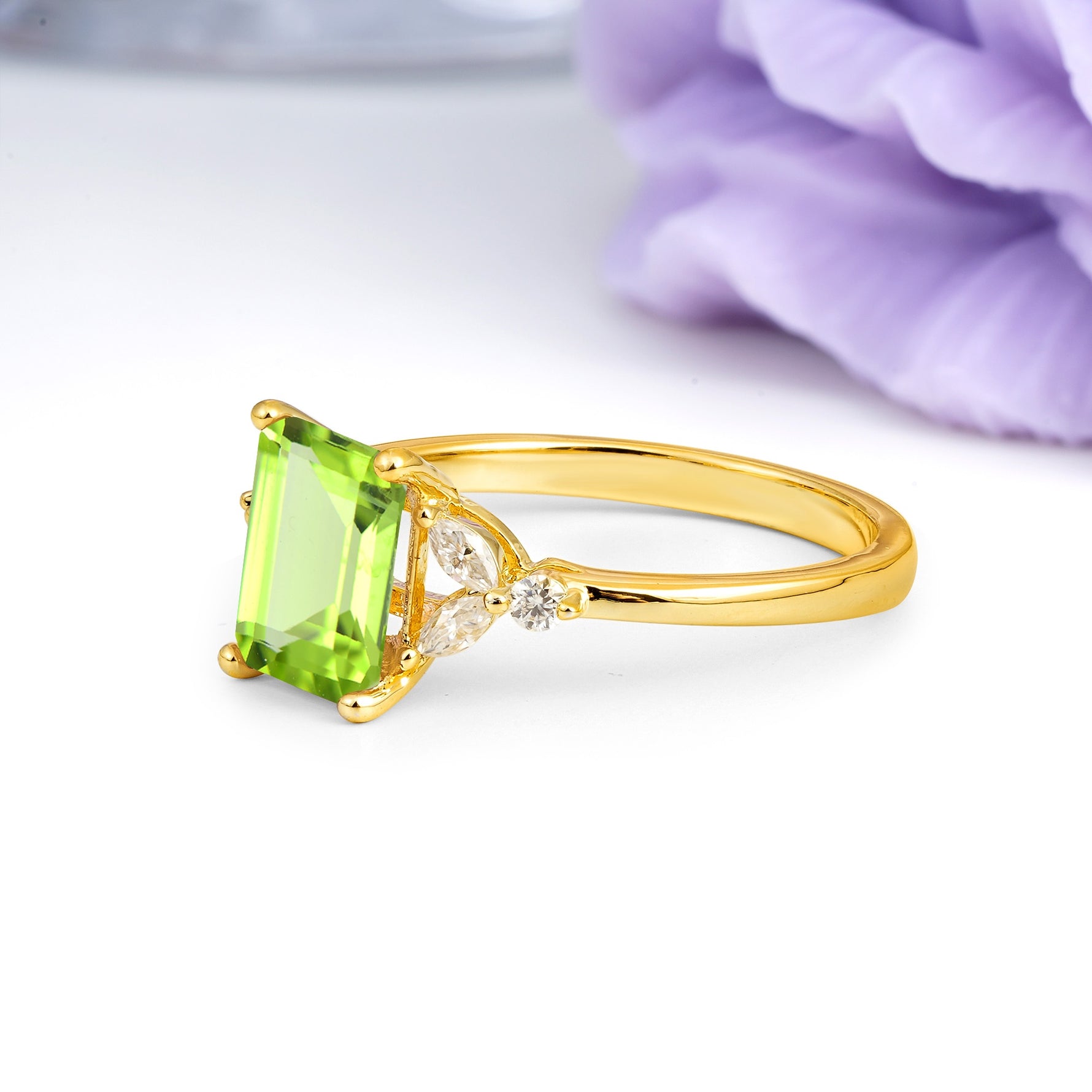 Vintage Classic 4-Prong Emerald Cut Peridot Engagement Ring - Additional view