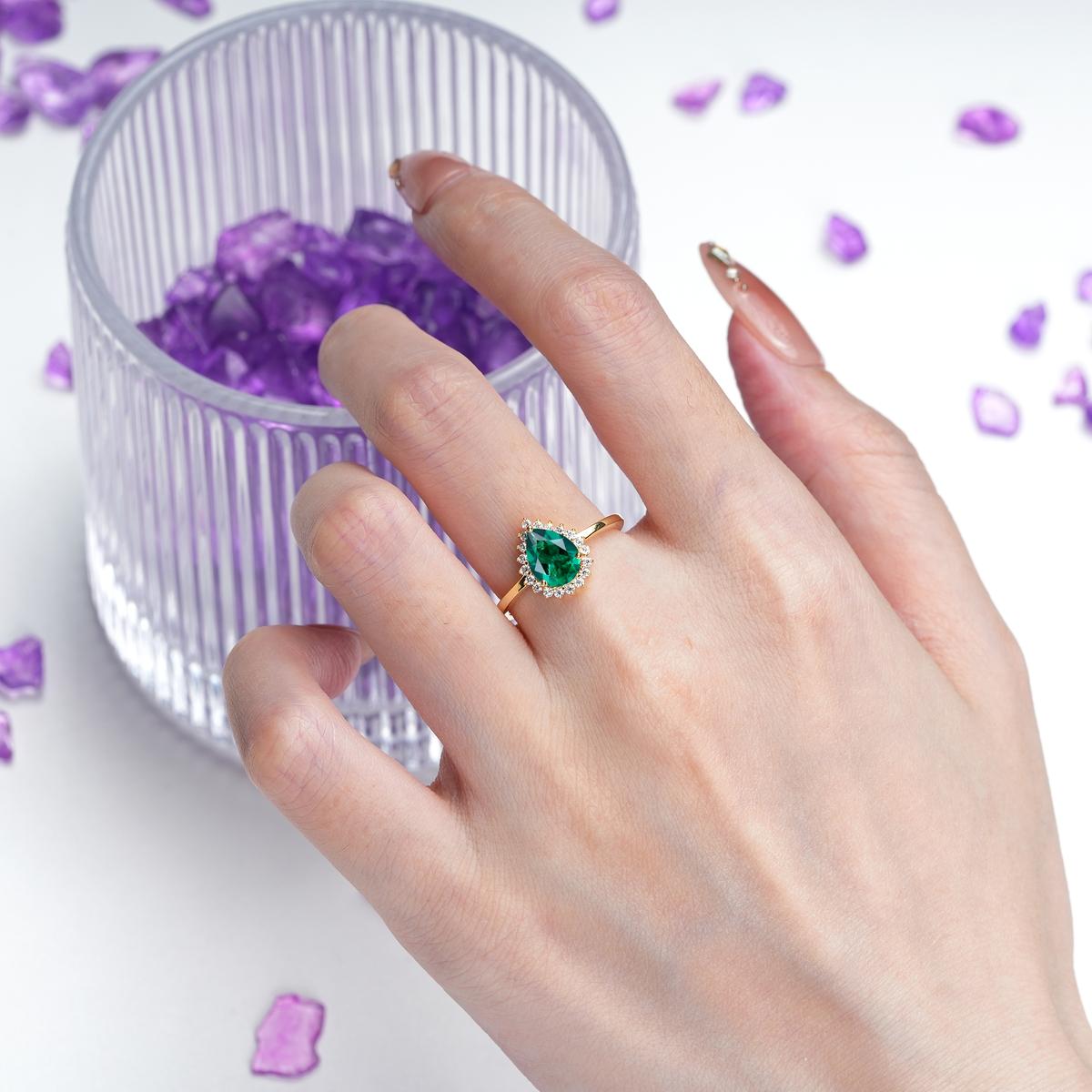 Classic Vintage 3-Prong Pear Cut Emerald Engagement Ring