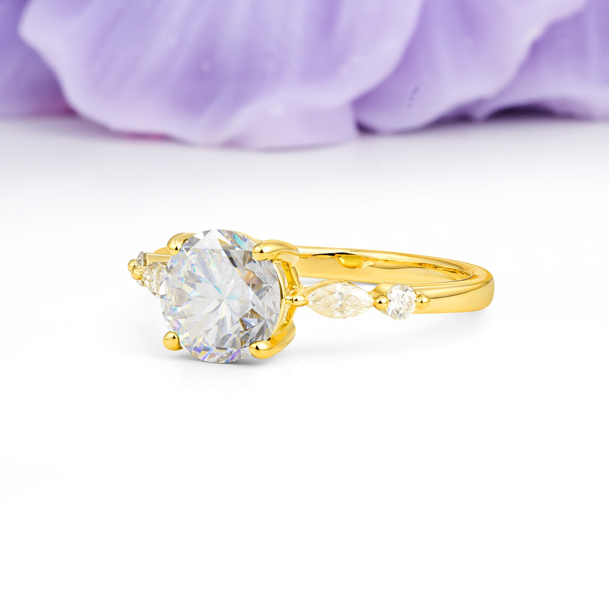 Classic Retro Luxury 4-Prong Round Cut Moissanite Engagement Ring - Additional view