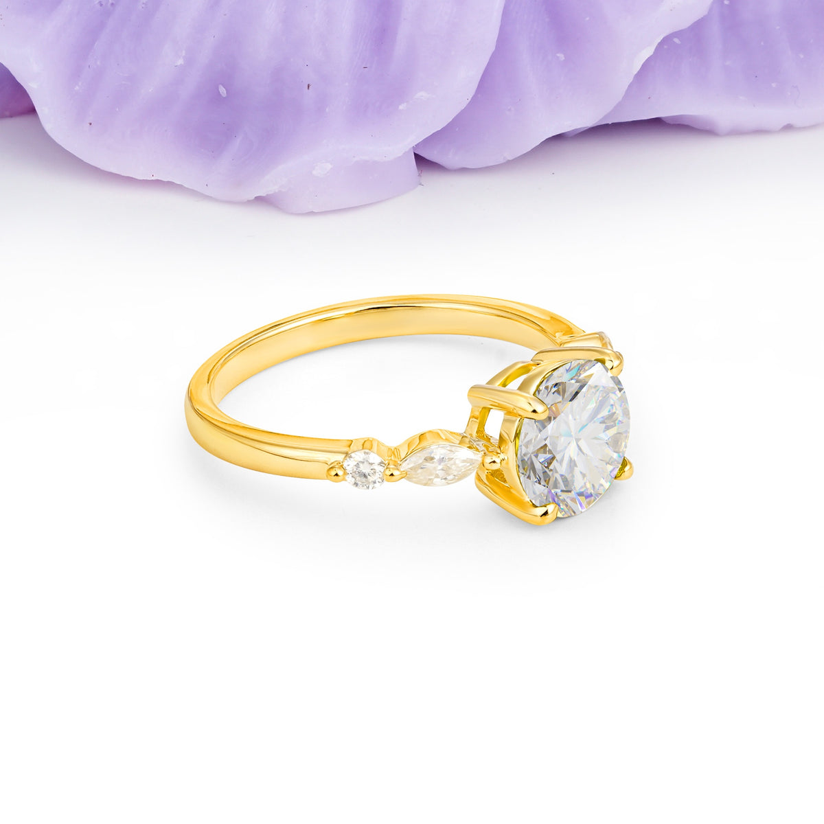 Classic Retro Luxury 4-Prong Round Cut Moissanite Engagement Ring - Additional view