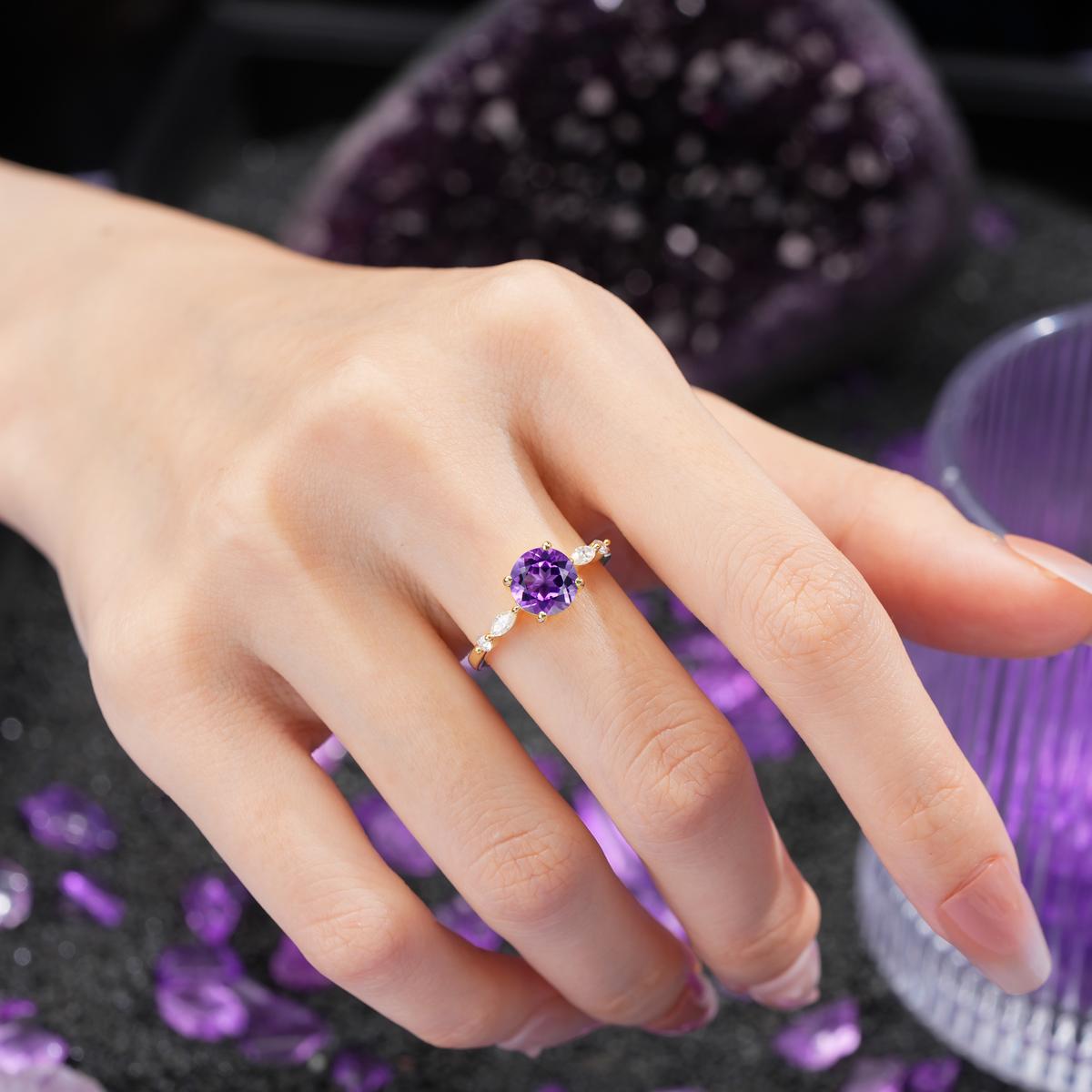Classic Retro Luxury 4-Prong Round Cut Amethyst Engagement Ring
