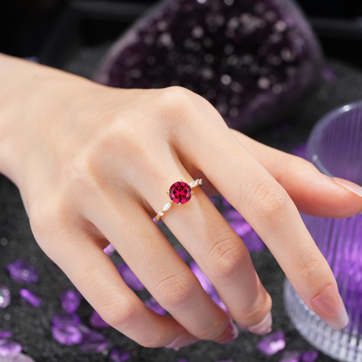 Classic Retro Luxury 4-Prong Round Cut Ruby Engagement Ring
