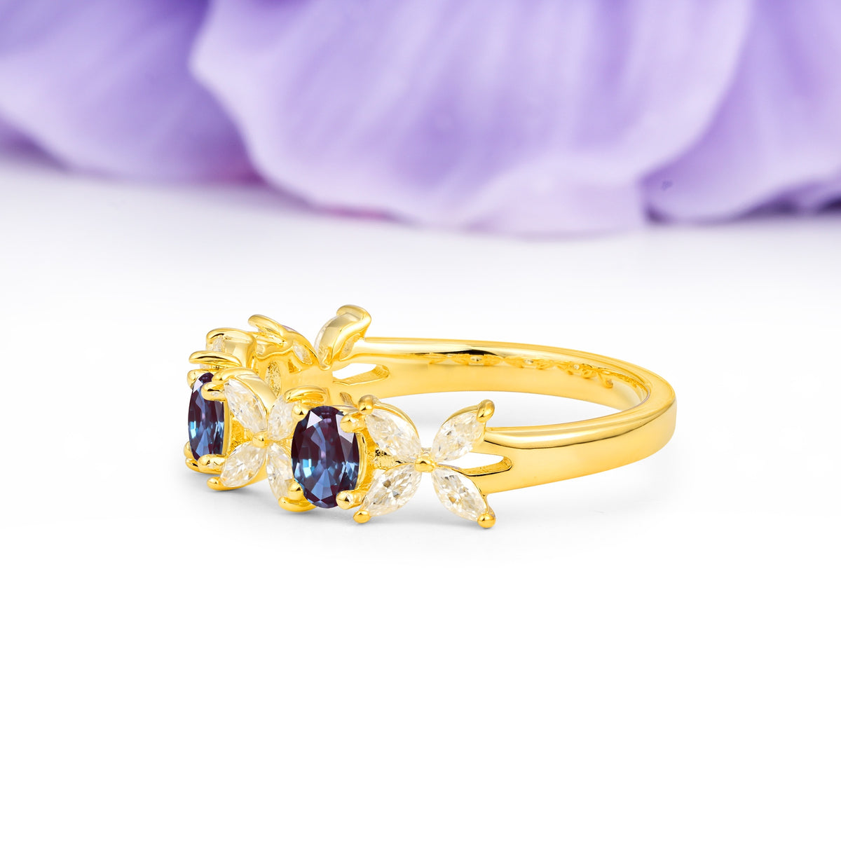 Unique and Luxurious 4 Prong Oval Cut Alexandrite Three stones Wedding Ring - Additional view