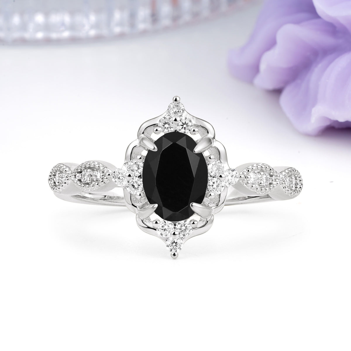 Luxurious Vintage 4-Prong Oval Cut Black Onyx Engagement Ring - Additional view