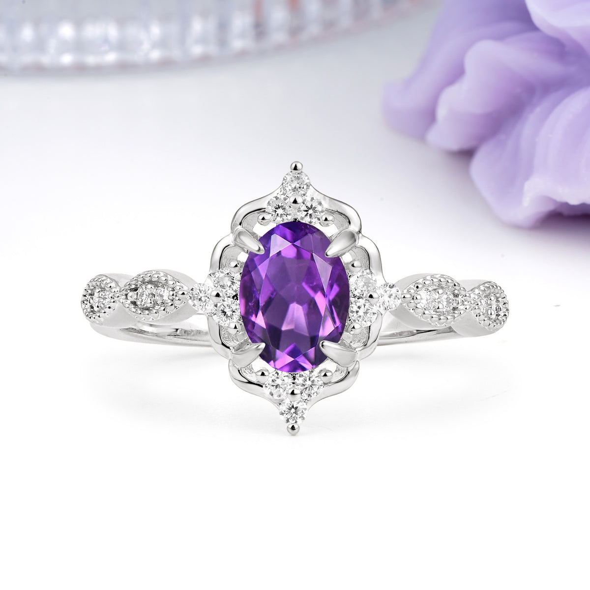 Luxurious Vintage 4-Prong Oval Cut Amethyst Engagement Ring - Additional view