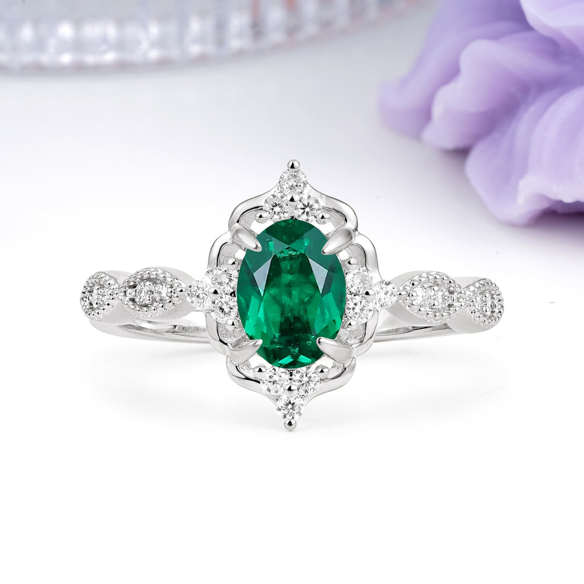 Luxurious Vintage 4-Prong Oval Cut Emerald Engagement Ring - Additional view