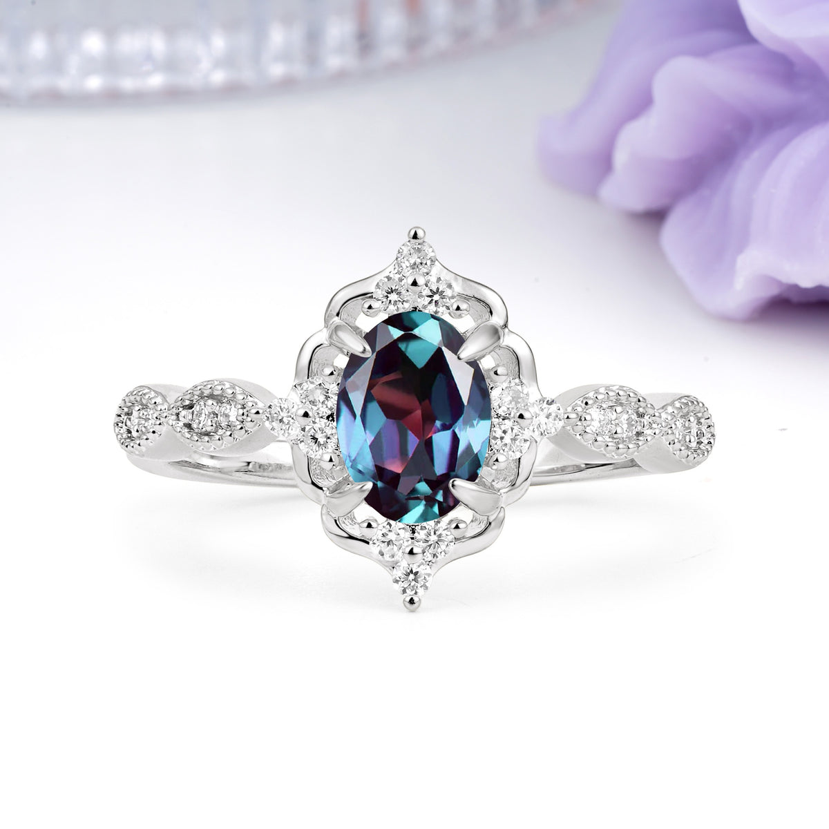 Luxurious Vintage 4-Prong Oval Cut Alexandrite Engagement Ring - Additional view