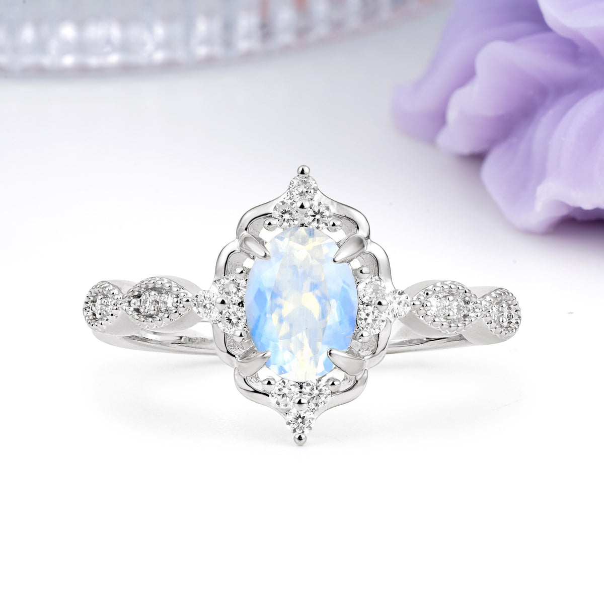 Luxurious Vintage 4-Prong Oval Cut Moonstone Engagement Ring - Additional view