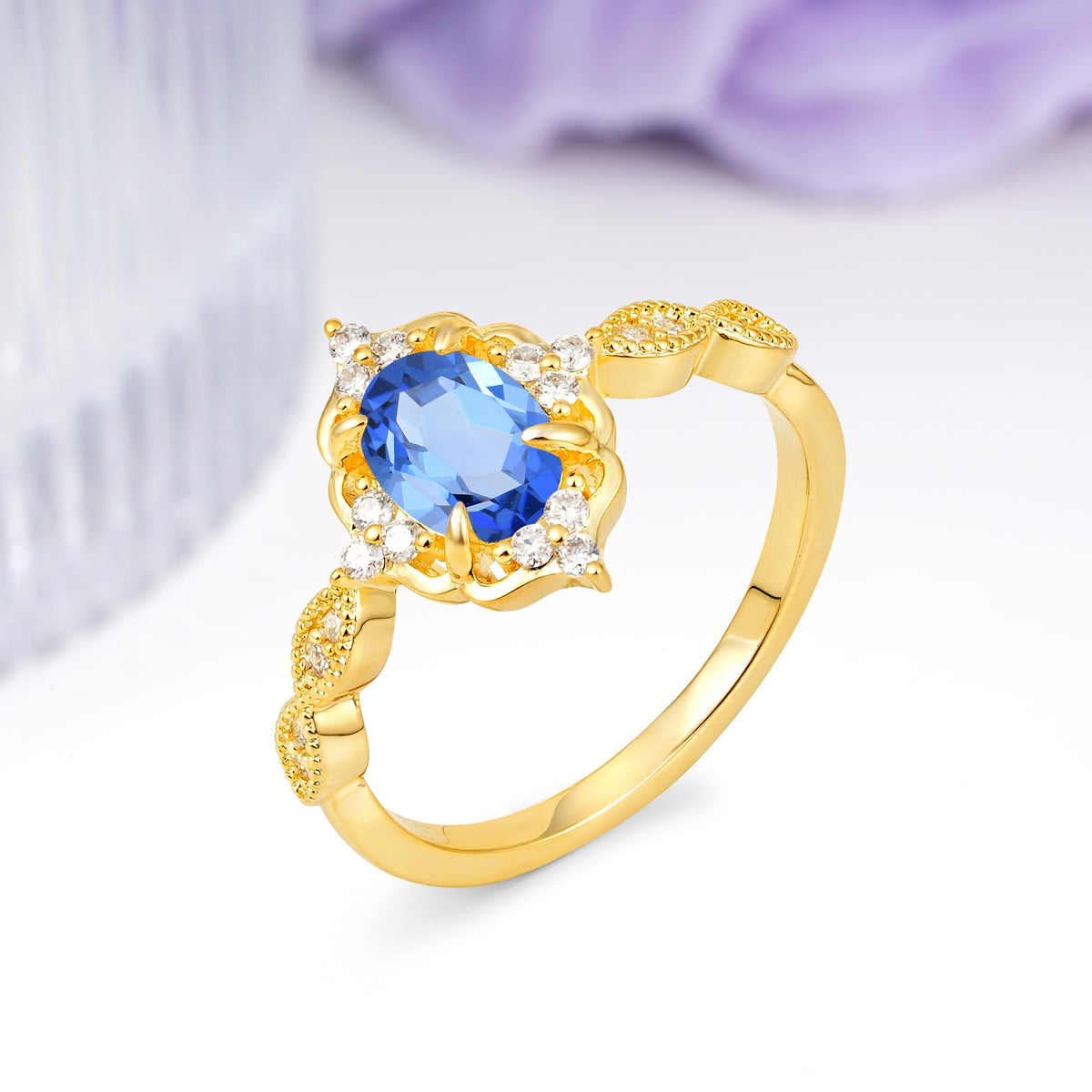Luxurious Vintage 4-Prong Oval Cut Sapphire Engagement Ring - Additional view