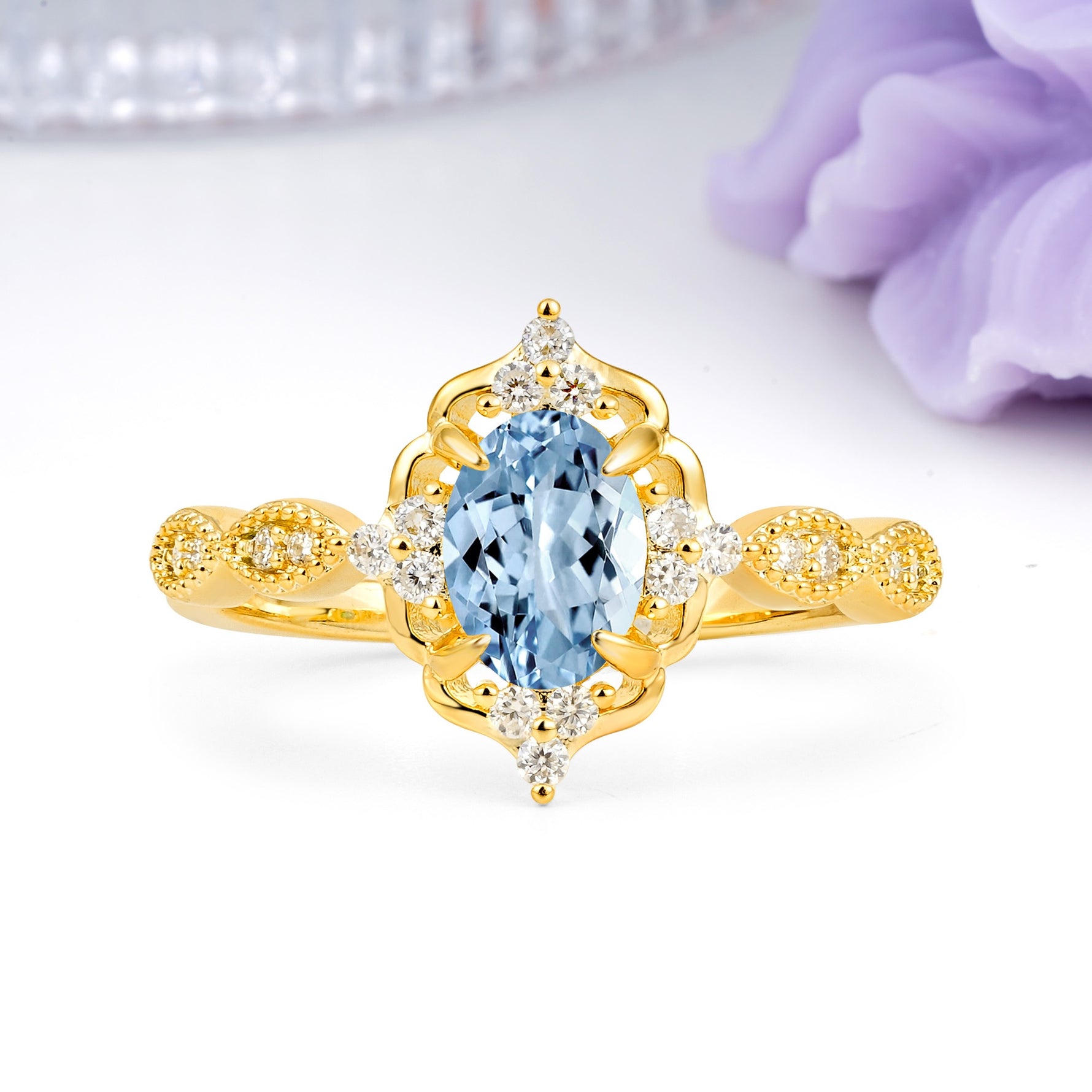 Luxurious Vintage 4-Prong Oval Cut Aquamarine Engagement Ring - Additional view